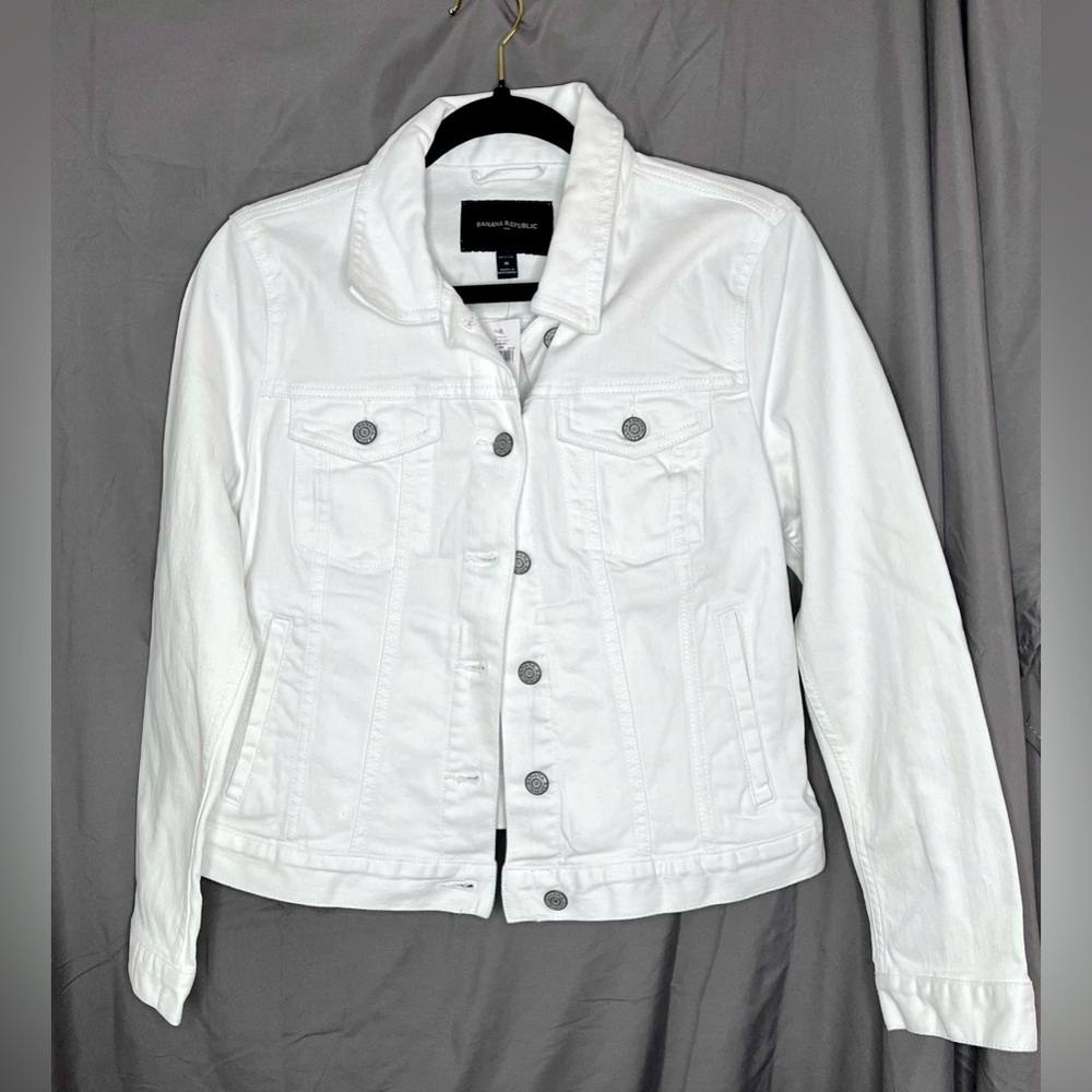 Banana Republic petite women’s white denim jacket